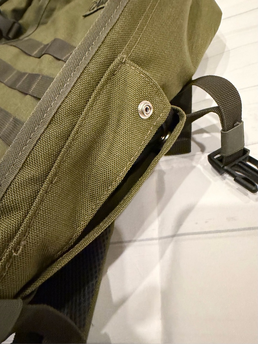 USED - CabinZero Military 28L – Military Green (2020 Version) - Picture 5 of 6